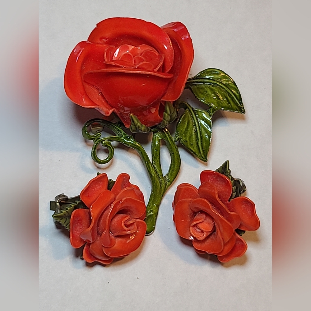 Vintage red rose brooch & earrings bundle
